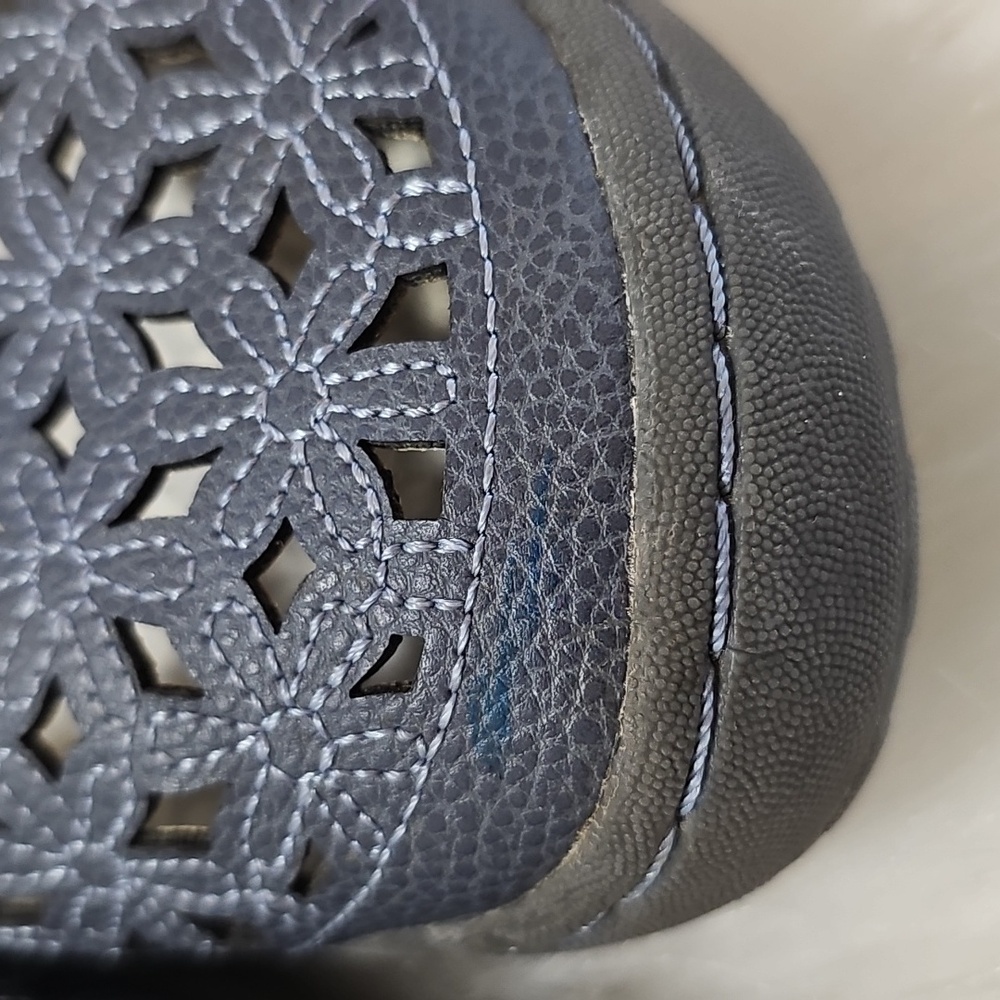 JBU Blue Mary Jane Shoes. Wildflower Memory Foam. 8.5 - Picture 2 of 10